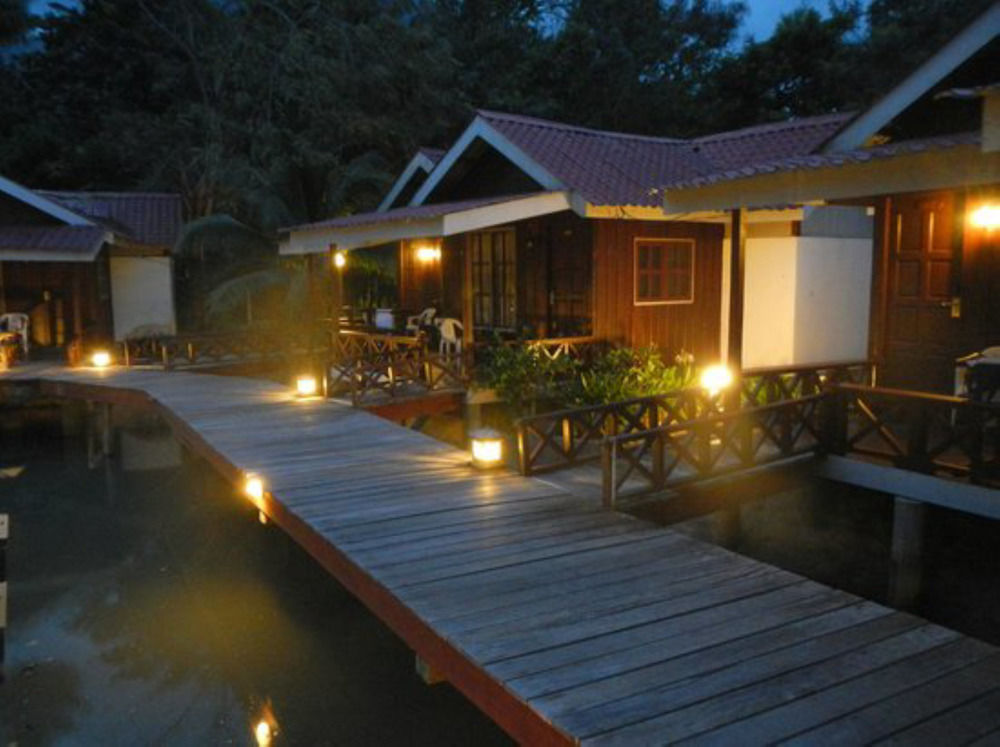 Paya Beach Spa & Dive Resort Kampung Genting Exterior photo