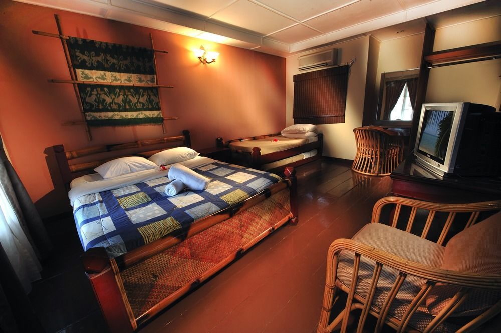 Paya Beach Spa & Dive Resort Kampung Genting Exterior photo